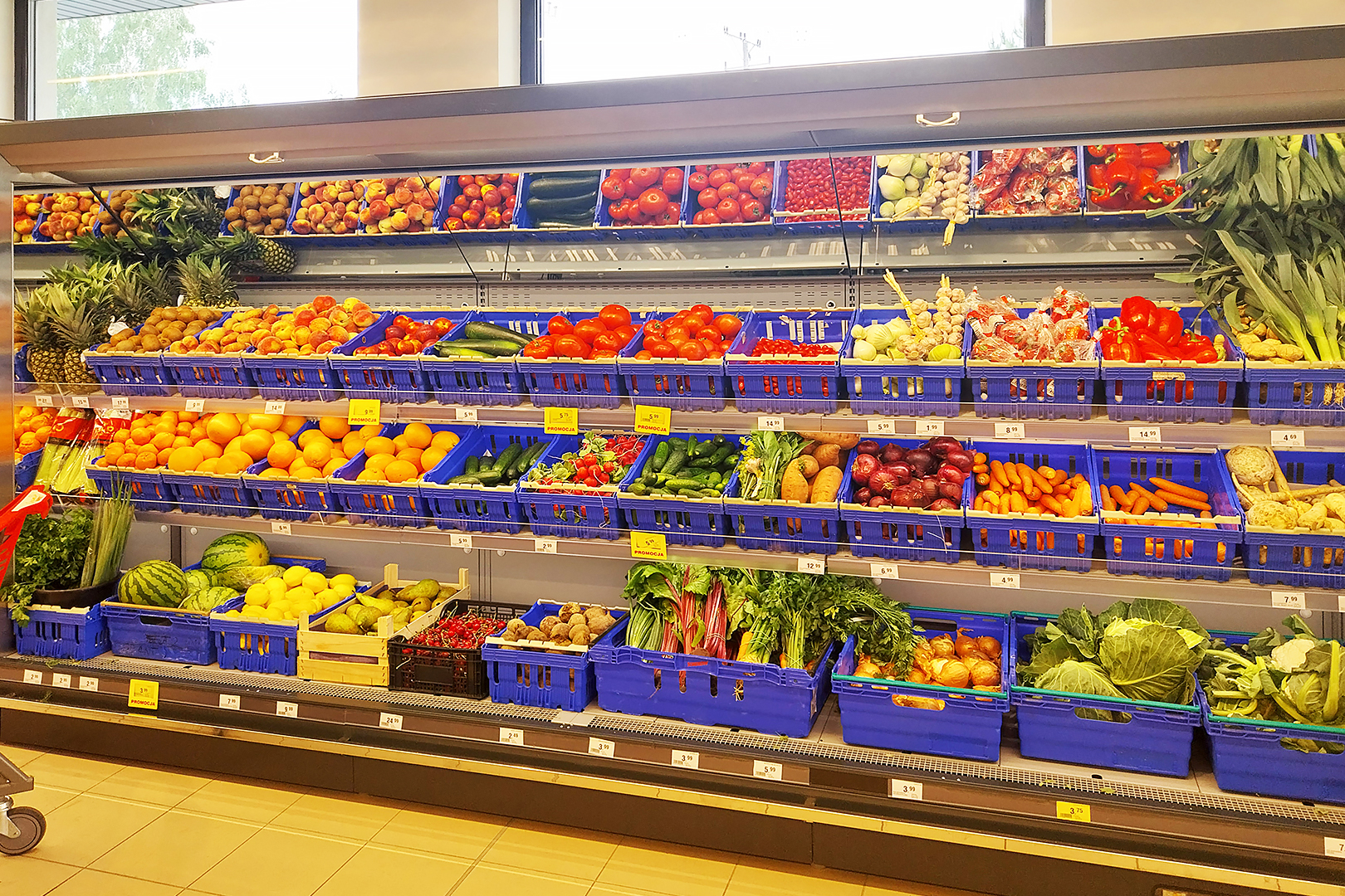 Refrigerated multideck cabinets Louisiana FV MV 105 VF O 210-DLM, convenience store Gram Market, Poland Refrigerated multideck cabinets Louisiana FV MV 105 VF O 210-DLM, convenience store Gram Market, Poland