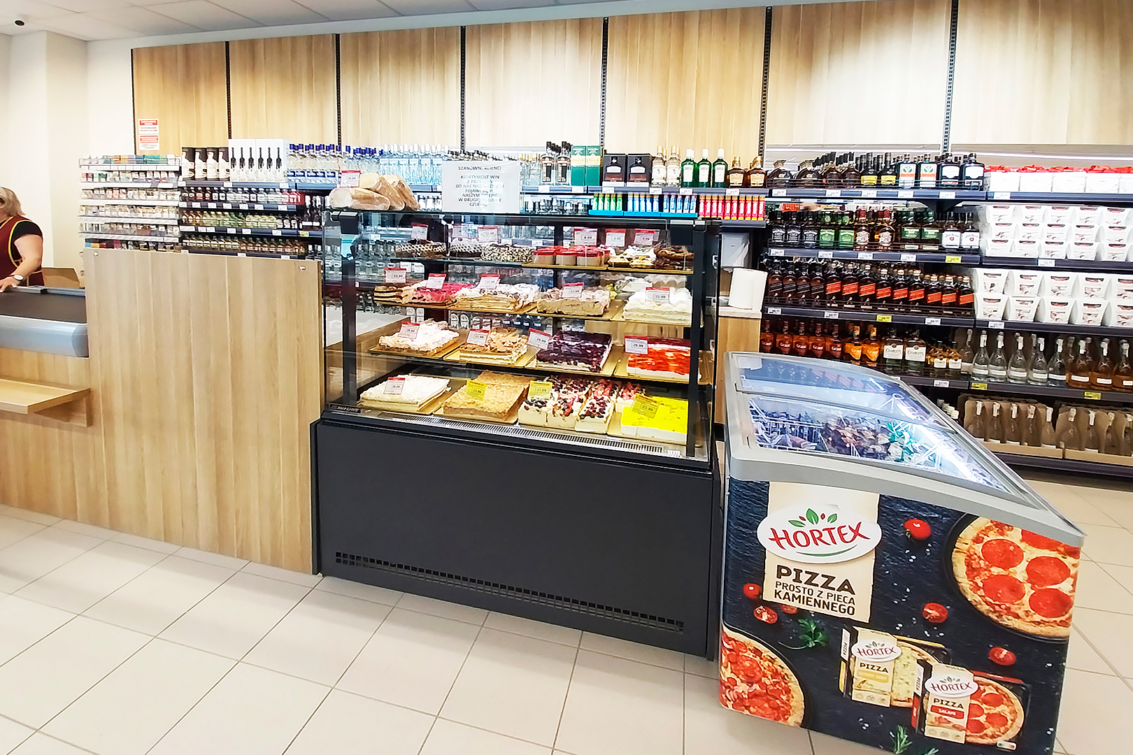 Confectionery counter Dakota AC 085 patisserie PS A, convenience store Gram Market, Poland Confectionery counter Dakota AC 085 patisserie PS A, convenience store Gram Market, Poland