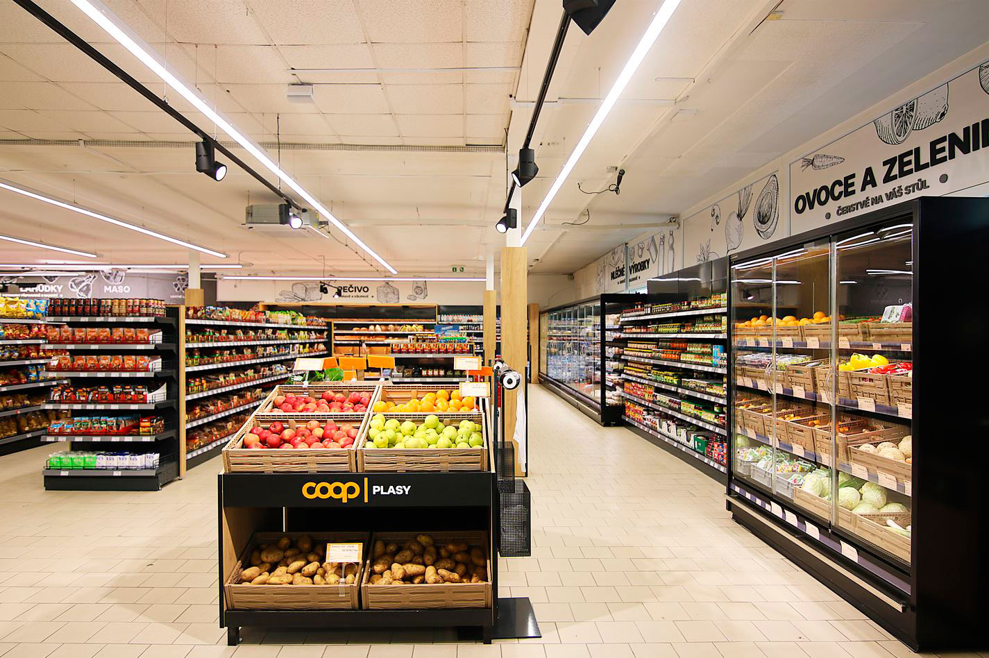 Refrigerated multideck cabinets Indiana 2 MV 090 MT O 220-DLM, convenience store COOP, Czech Republic Refrigerated multideck cabinets Indiana 2 MV 090 MT O 220-DLM, convenience store COOP, Czech Republic