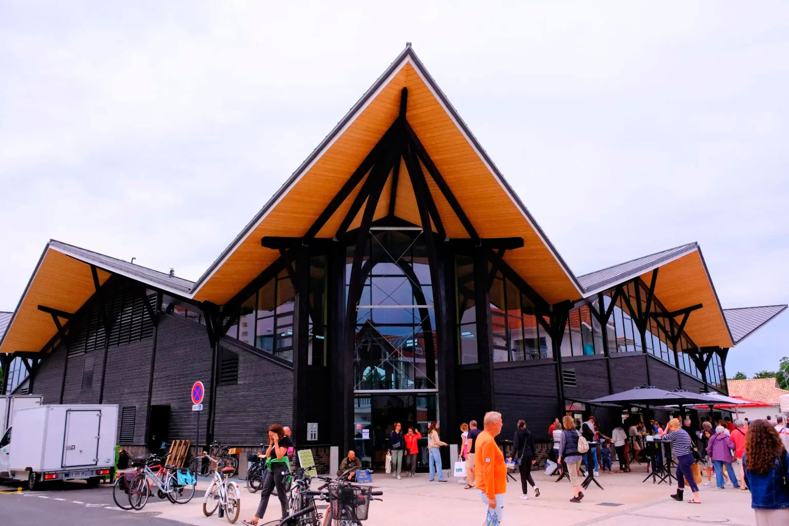 Viva Italia, market Andernos, France Viva Italia, market Andernos, France