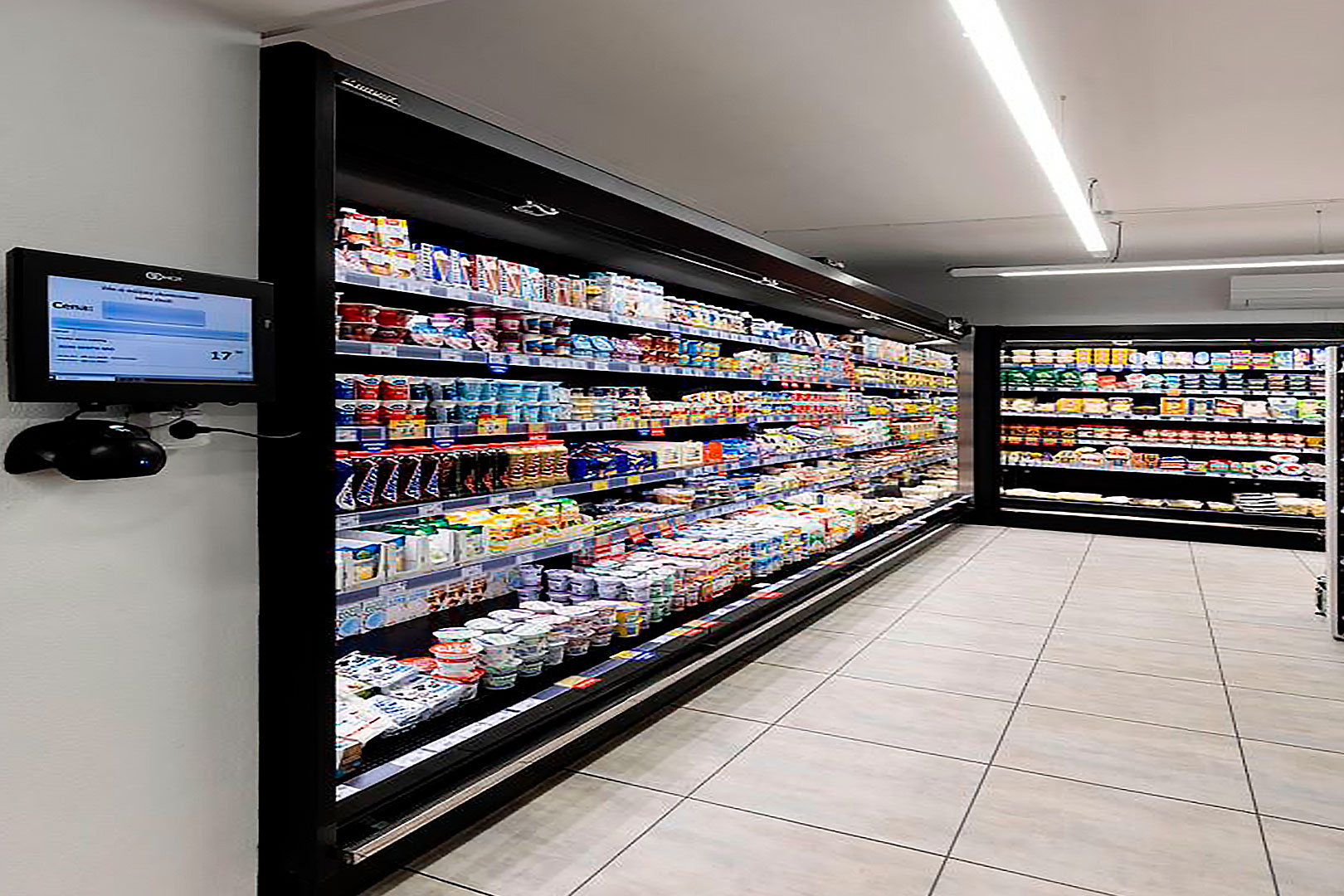 Refrigerated multideck cabinets Louisiana MV 095 MT O 210-DLM, convenience store Flop, Czech Republic Refrigerated multideck cabinets Louisiana MV 095 MT O 210-DLM, convenience store Flop, Czech Republic