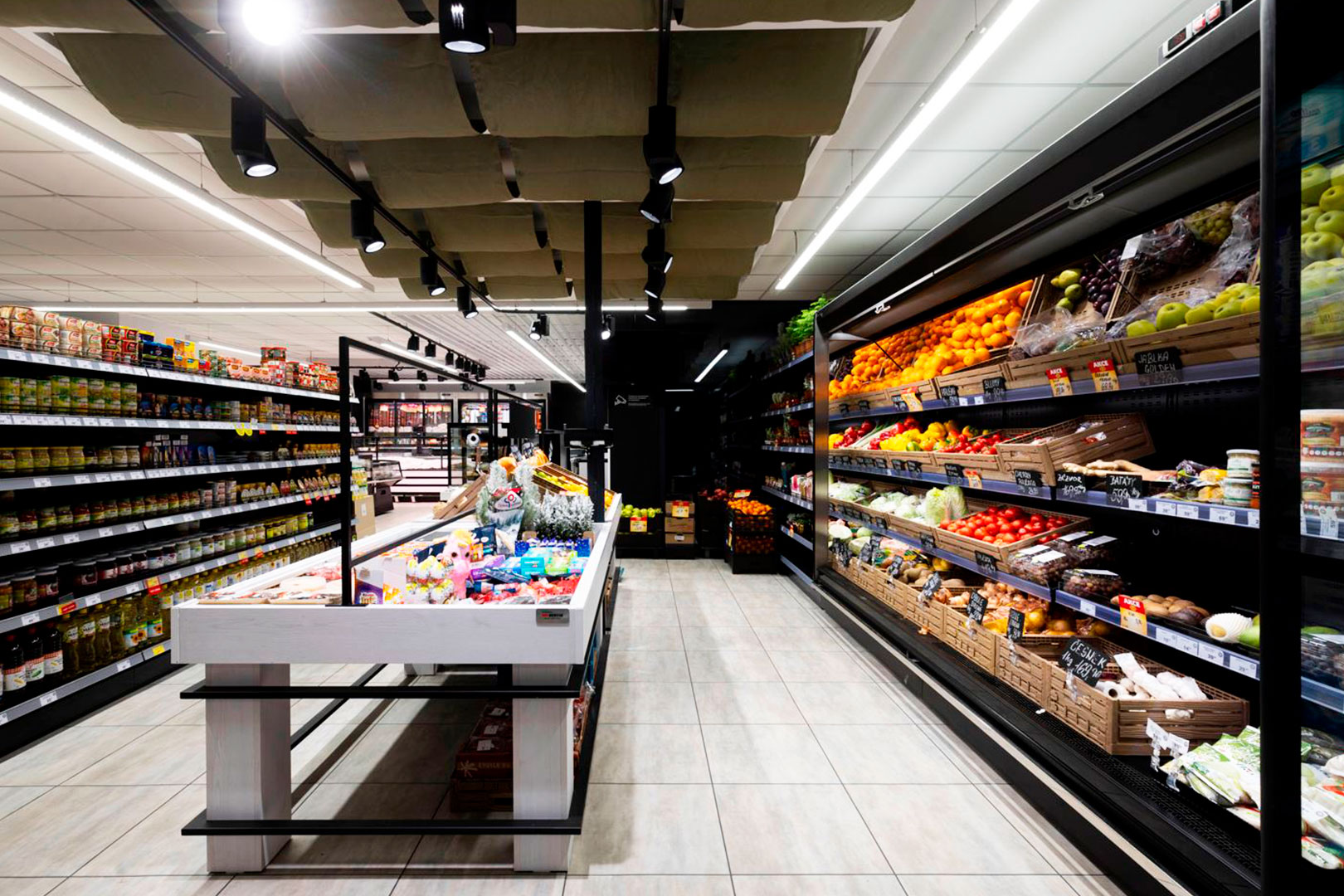 Refrigerated multideck cabinets Louisiana FV MV 095 VF O 210-DLM, convenience store Flop, Czech Republic Refrigerated multideck cabinets Louisiana FV MV 095 VF O 210-DLM, convenience store Flop, Czech Republic