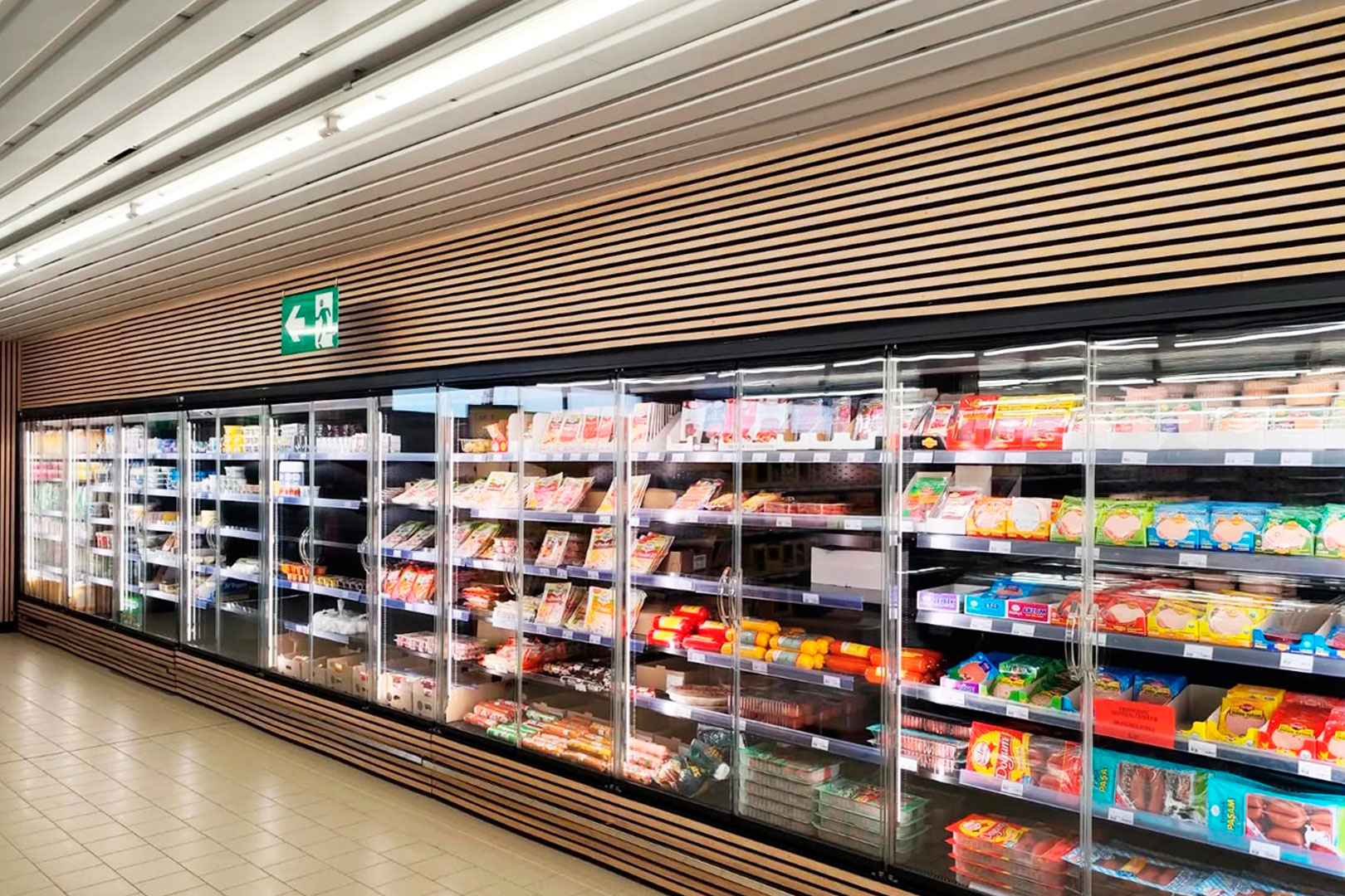 Multideck cabinets Indiana 2 MV 080 MT D 220-DLM, convenience store Mondial, France Multideck cabinets Indiana 2 MV 080 MT D 220-DLM, convenience store Mondial, France