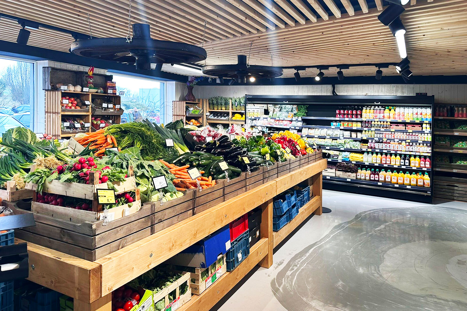 Refrigerated multideck cabinet Indiana 2 MV 080 MT O 205-DLM, convenience store JIP, Czech Republic Refrigerated multideck cabinet Indiana 2 MV 080 MT O 205-DLM, convenience store JIP, Czech Republic