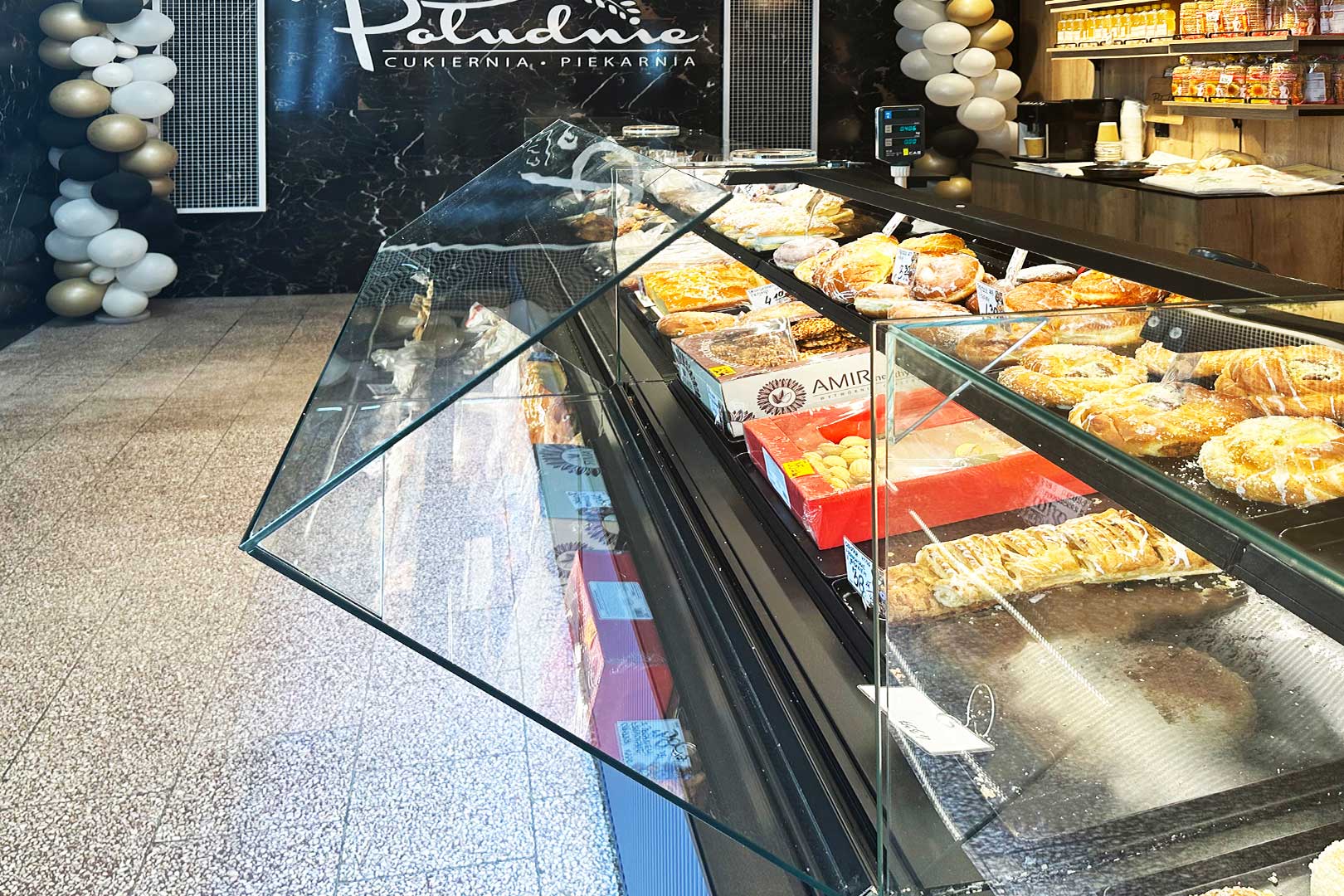 Line of counters for bakery and confectionery products Missouri 084 bakery, bakery Piekarnia Poludnie, Poland Line of counters for bakery and confectionery products Missouri 084 bakery, bakery Piekarnia Poludnie, Poland