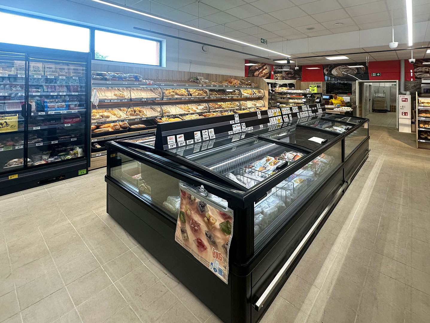 Low-temperature cabinets Alaska DE AH 160 LT C 100-SLA, supermarket Prim, Poland Low-temperature cabinets Alaska DE AH 160 LT C 100-SLA, supermarket Prim, Poland