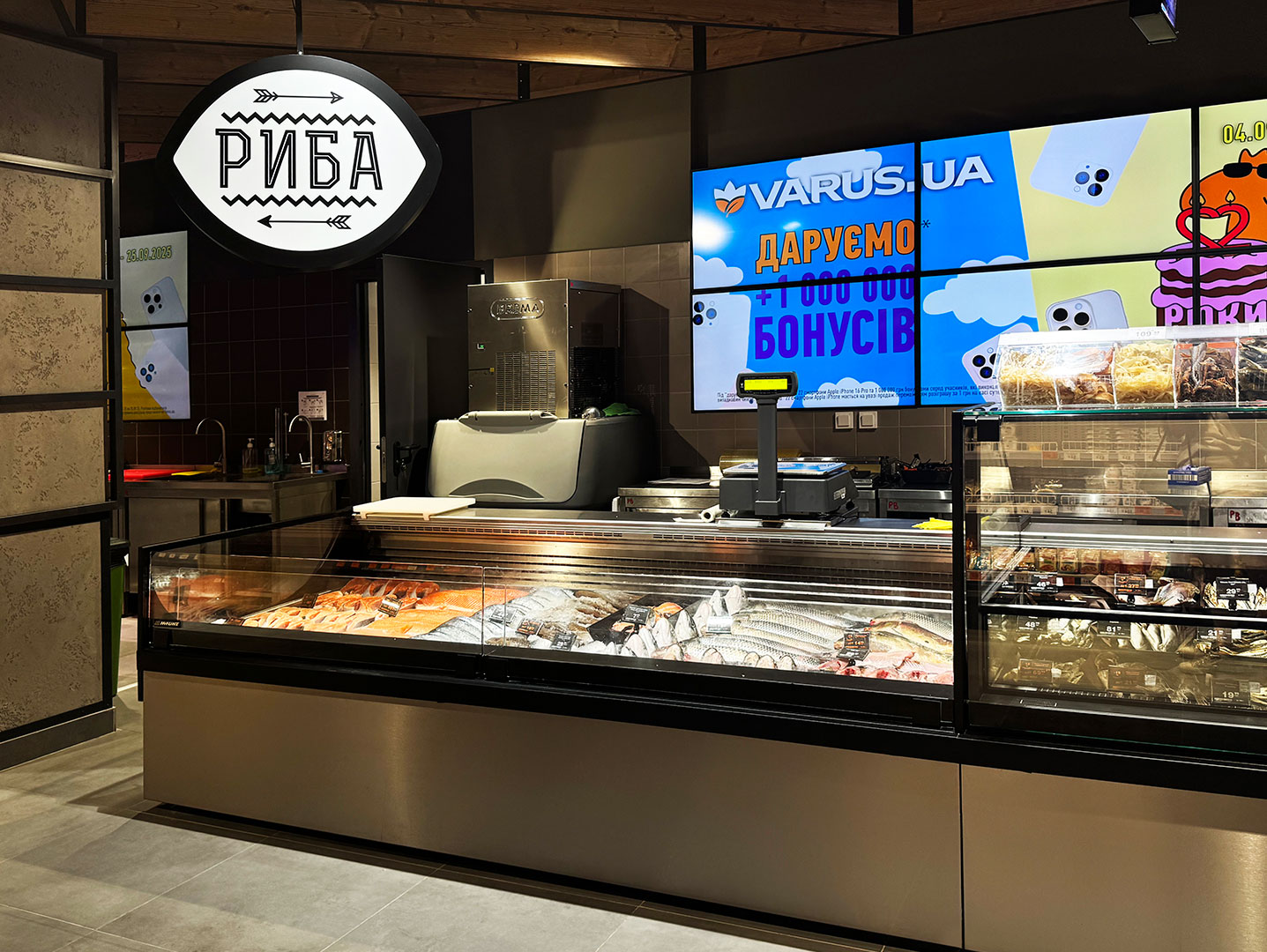 Refrigerated counters Missouri cold diamond MC 126 fish self 130-DBM, supermarket Varus, Ukraine Refrigerated counters Missouri cold diamond MC 126 fish self 130-DBM, supermarket Varus, Ukraine