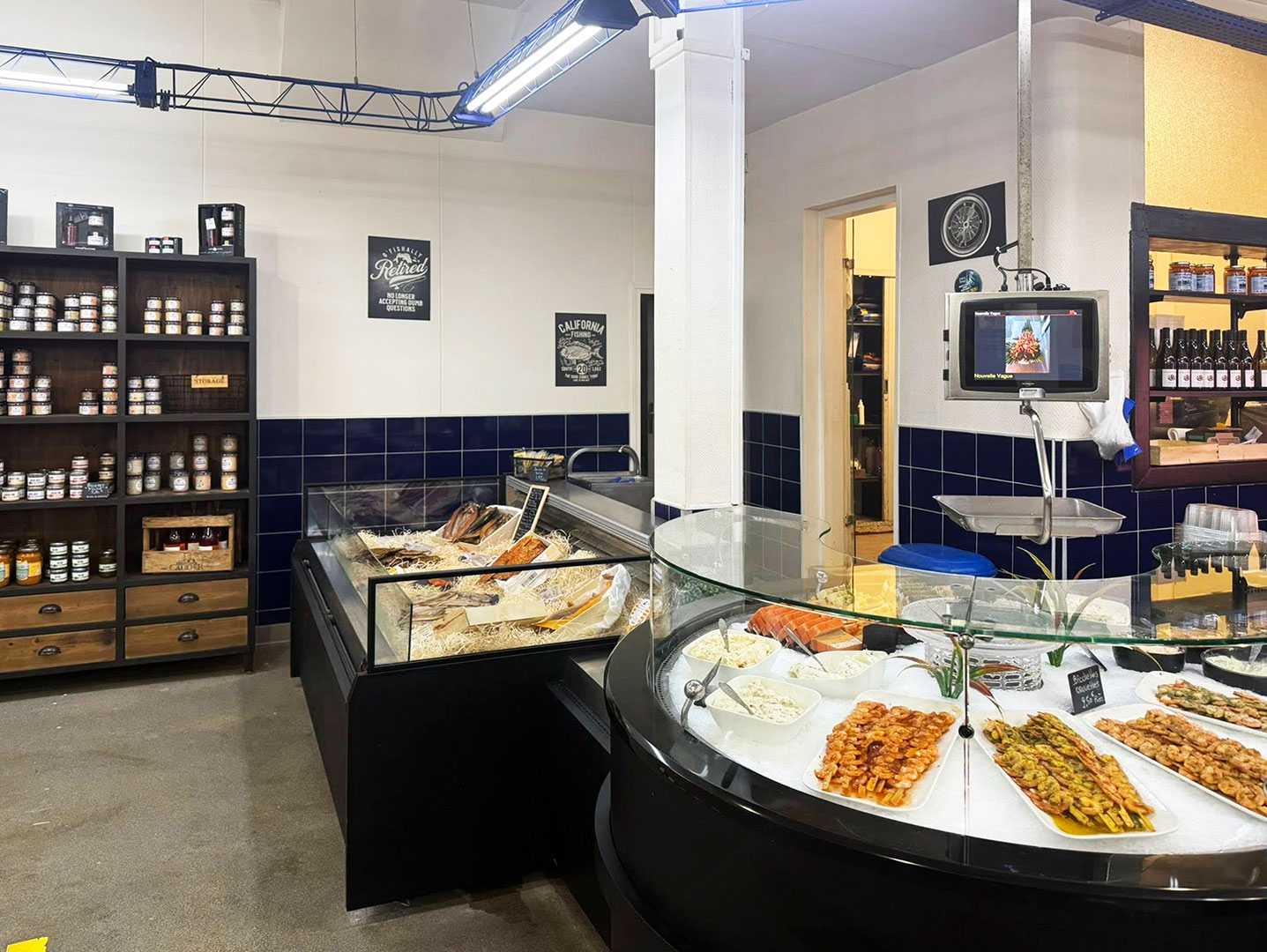 Refrigerated counters Missouri promo AC 151 fish L 117-DLA, Missouri AC 120 fish self 092-SLA, store La Nouvelle Vague, France Refrigerated counters Missouri promo AC 151 fish L 117-DLA, Missouri AC 120 fish self 092-SLA, store La Nouvelle Vague, France