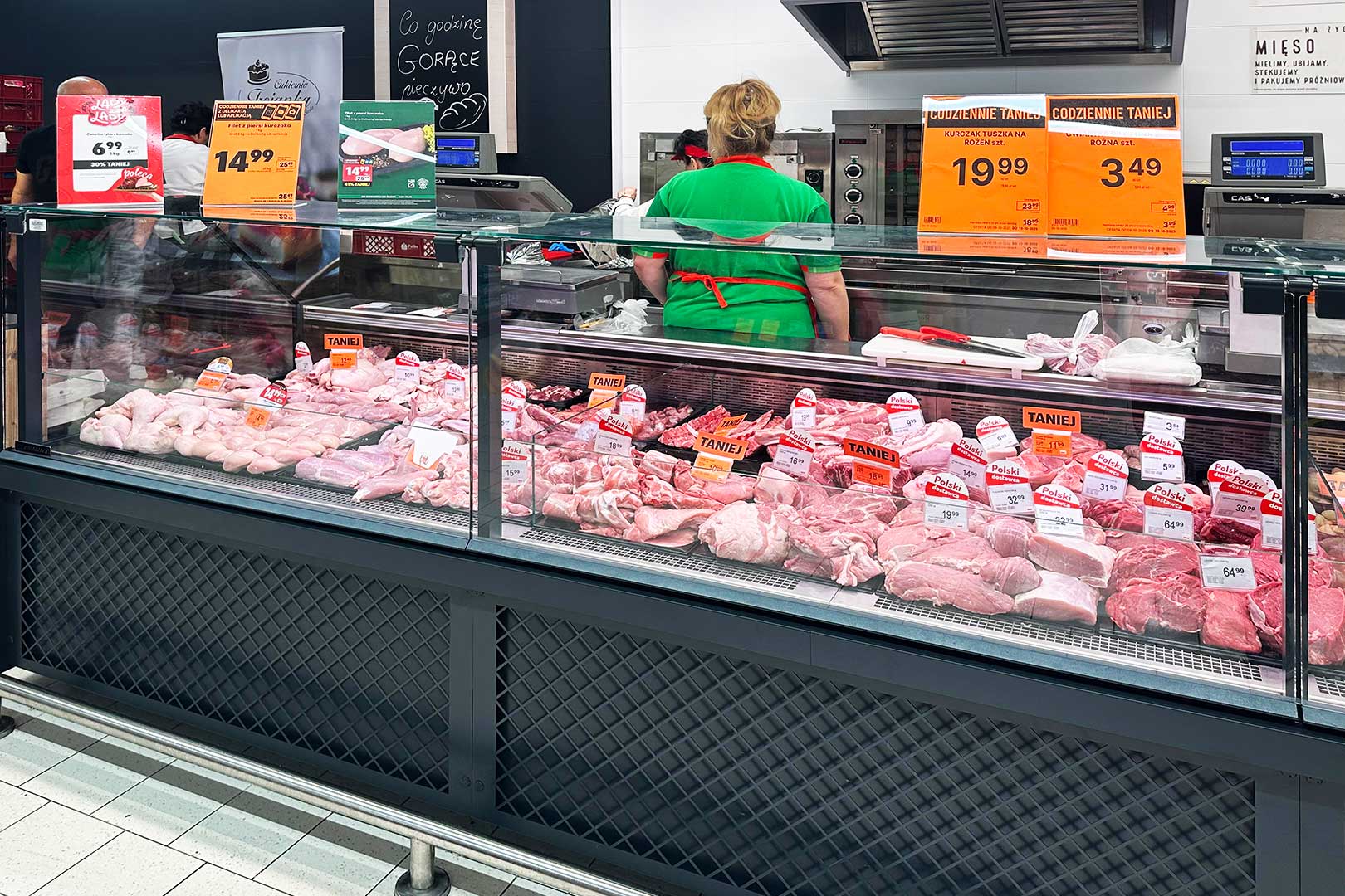 Refrigerated counters Missouri MC 120 deli PS 130-DBM, Delikatesy Centrum сonvenience store, Poland Refrigerated counters Missouri MC 120 deli PS 130-DBM, Delikatesy Centrum сonvenience store, Poland