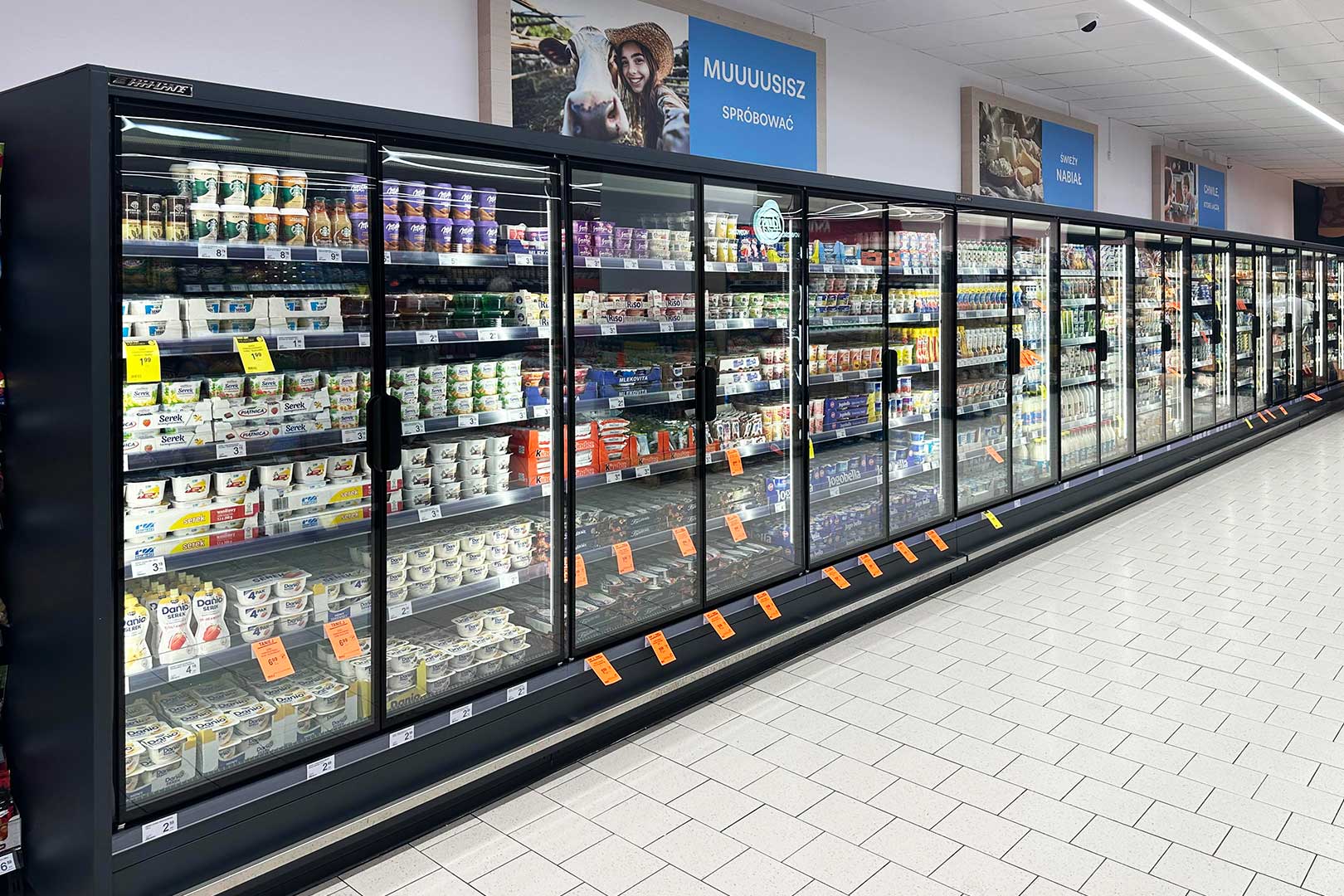 Refrigerated multideck cabinets Indiana 3 MV 090 MT D 205-DLM, Delikatesy Centrum сonvenience store, Poland Refrigerated multideck cabinets Indiana 3 MV 090 MT D 205-DLM, Delikatesy Centrum сonvenience store, Poland