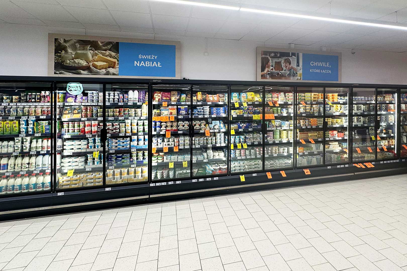 Refrigerated multideck cabinets Indiana 3 MV 090 MT D 205-DLM, Delikatesy Centrum сonvenience store, Poland Refrigerated multideck cabinets Indiana 3 MV 090 MT D 205-DLM, Delikatesy Centrum сonvenience store, Poland