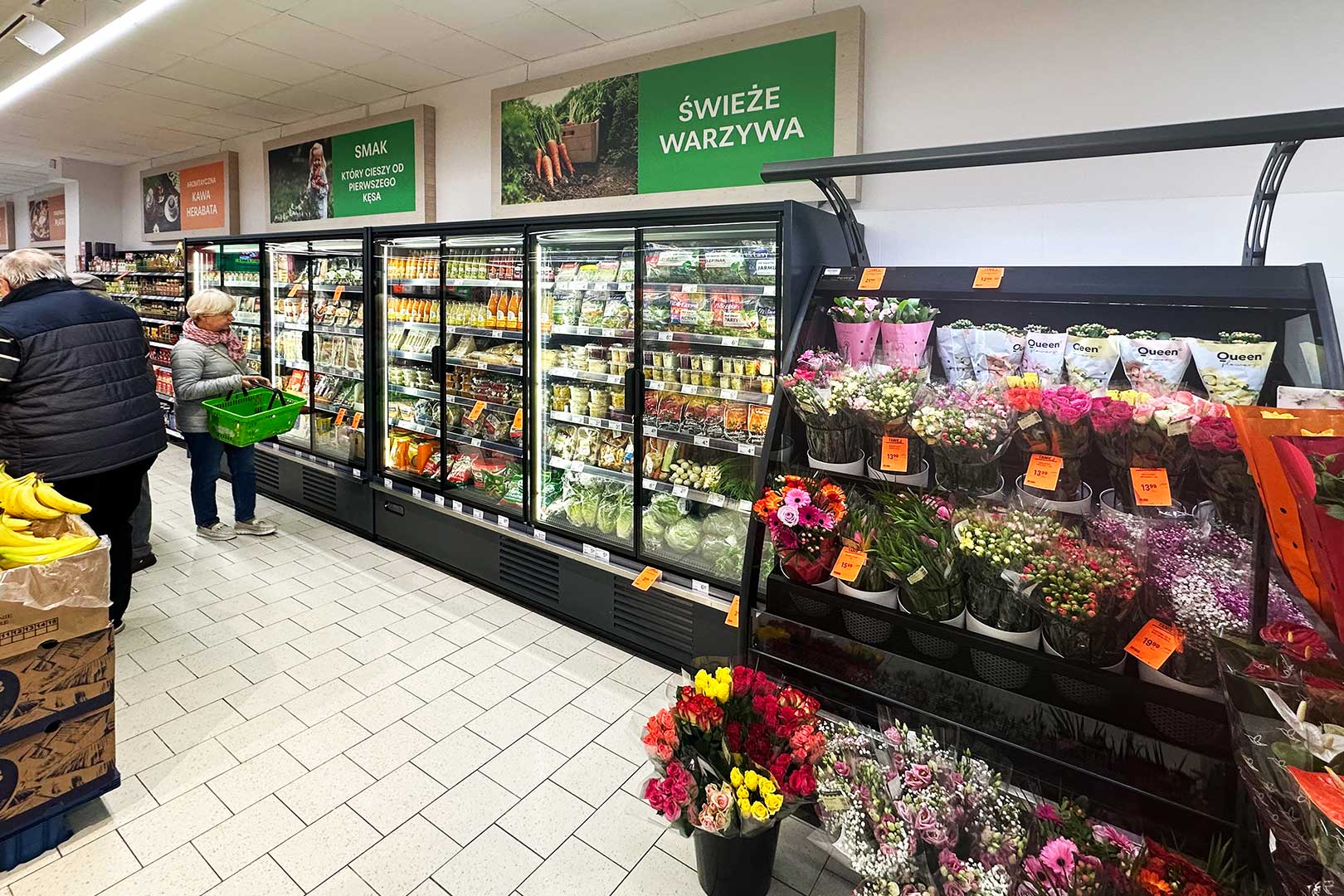 Refrigerated multideck cabinets Indiana medium AV 085 MT D 210-DLM, semi-vertical cabinets Louisiana eco F ASV 105 VF O 180-DLA, Delikatesy Centrum сonvenience store, Poland Refrigerated multideck cabinets Indiana medium AV 085 MT D 210-DLM, semi-vertical cabinets Louisiana eco F ASV 105 VF O 180-DLA, Delikatesy Centrum сonvenience store, Poland