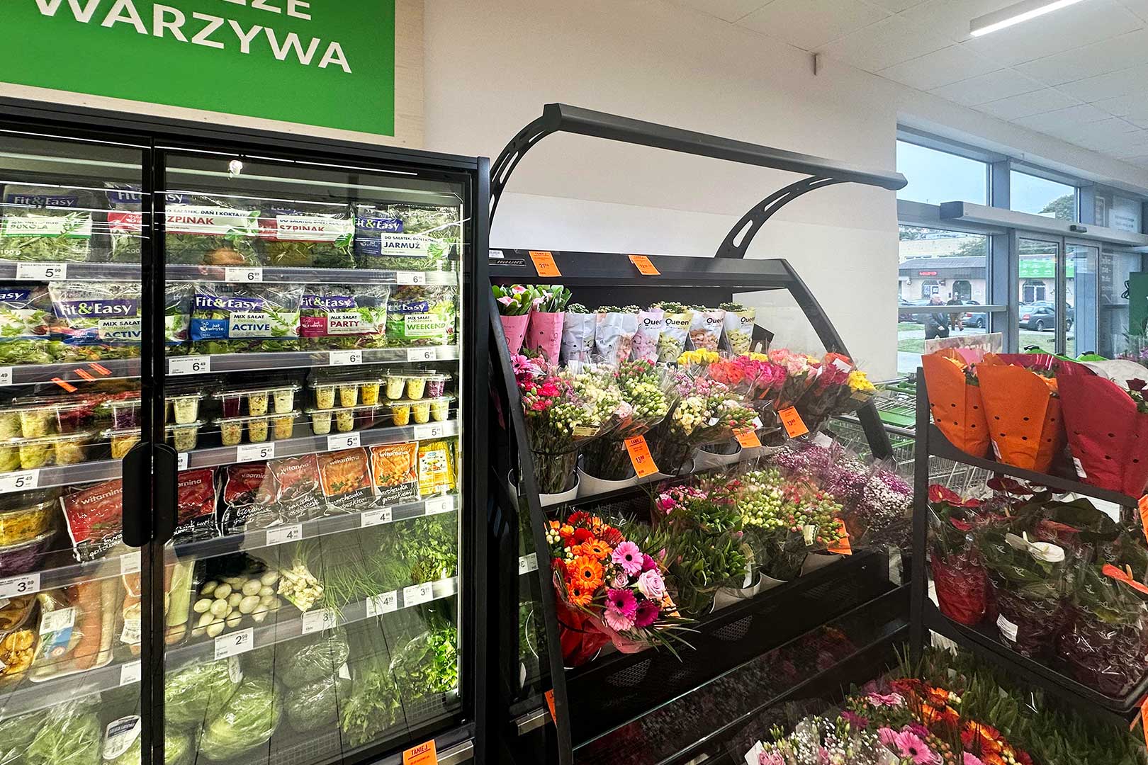 Refrigerated multideck cabinets Indiana medium AV 085 MT D 210-DLM, semi-vertical cabinets Louisiana eco F ASV 105 VF O 180-DLA, Delikatesy Centrum сonvenience store, Poland Refrigerated multideck cabinets Indiana medium AV 085 MT D 210-DLM, semi-vertical cabinets Louisiana eco F ASV 105 VF O 180-DLA, Delikatesy Centrum сonvenience store, Poland