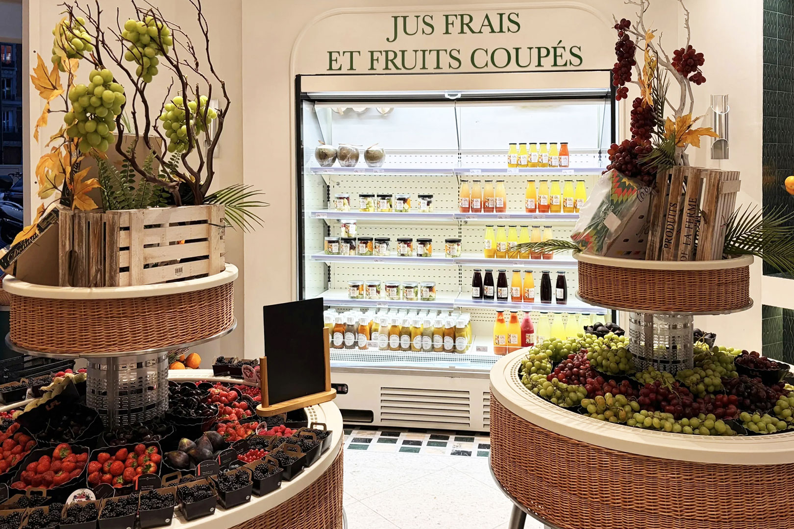 Refrigerated multideck cabinets Indiana medium AV 085 MT O 200-DLM, Indiana medium AV 085 FV O 210 DLM, specialized displays for fruit and vegetable sales Missouri VF AC 110 VF self 125-DBA, Maison LFL store, France Refrigerated multideck cabinets Indiana medium AV 085 MT O 200-DLM, Indiana medium AV 085 FV O 210 DLM, specialized displays for fruit and vegetable sales Missouri VF AC 110 VF self 125-DBA, Maison LFL store, France