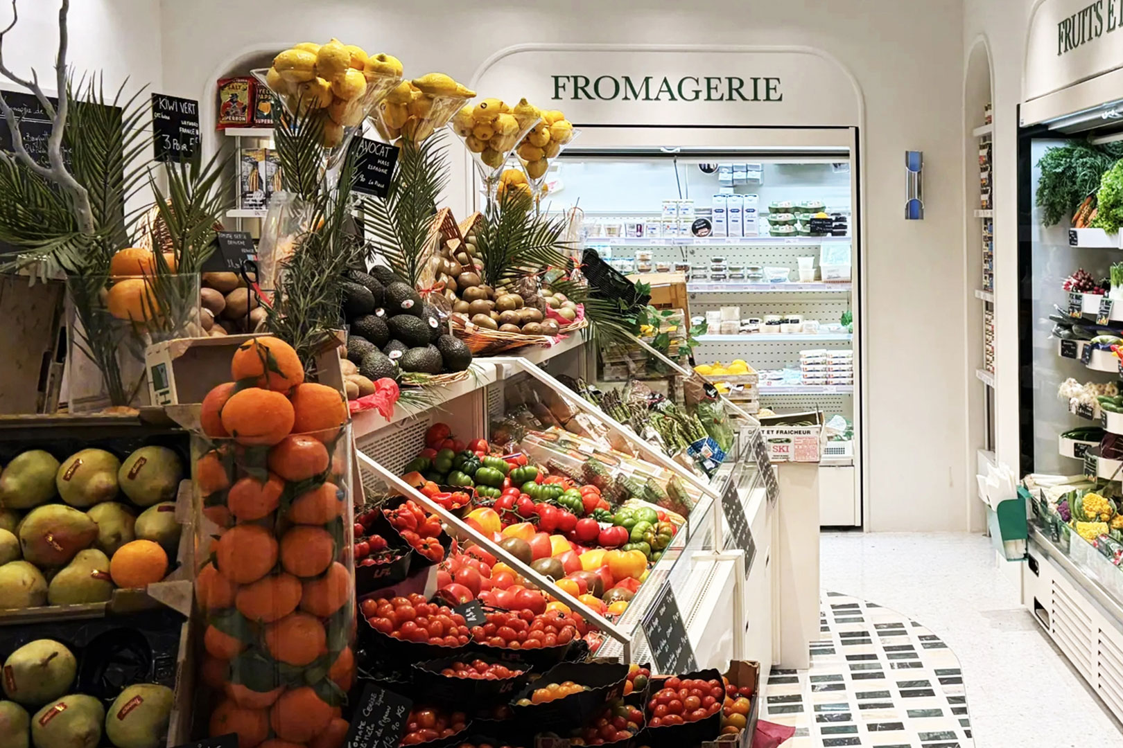 Specialized counters for fruit and vegetable sales Missouri VF AC 110 VF self 125-DBA, refrigerated multideck cabinets Indiana medium AV 085 MT O 200-DLM, Maison LFL store, France Specialized counters for fruit and vegetable sales Missouri VF AC 110 VF self 125-DBA, refrigerated multideck cabinets Indiana medium AV 085 MT O 200-DLM, Maison LFL store, France