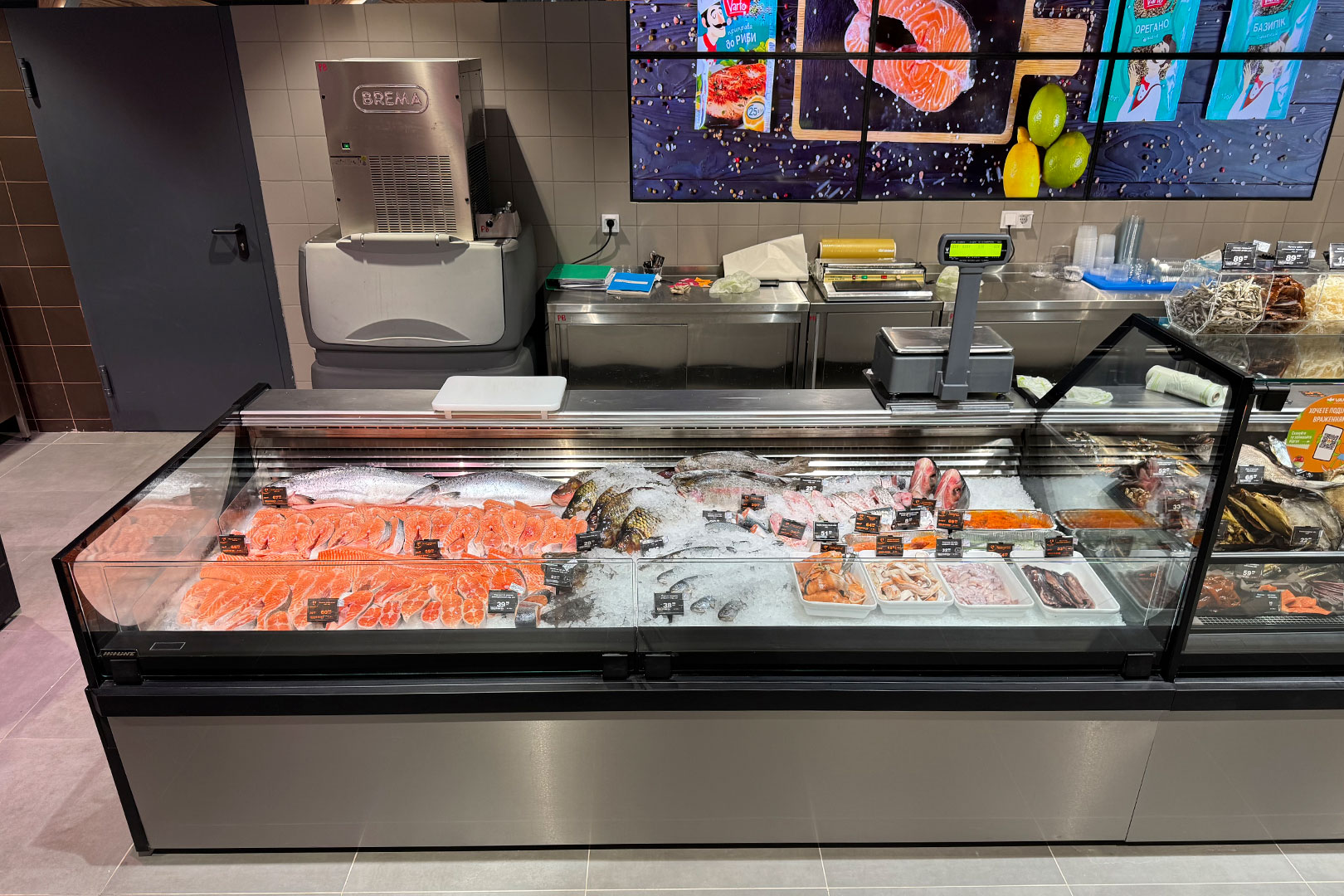 Refrigerated counters Missouri сold diamond MC 126 deli self 084-DBM, Varus supermarket, Ukraine Refrigerated counters Missouri сold diamond MC 126 deli self 084-DBM, Varus supermarket, Ukraine